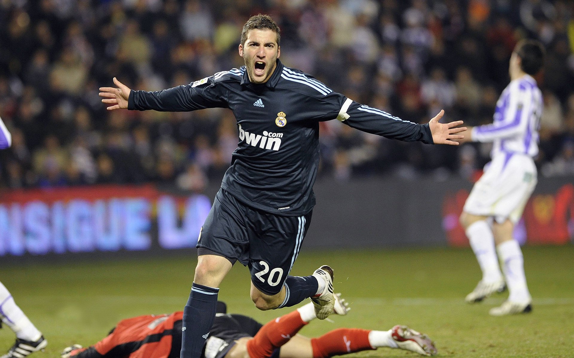 开云首页登录-法甲：马赛2-1战胜蒙彼利埃，梅开二度的武卡乔成为焦点，法甲马赛主教练是谁